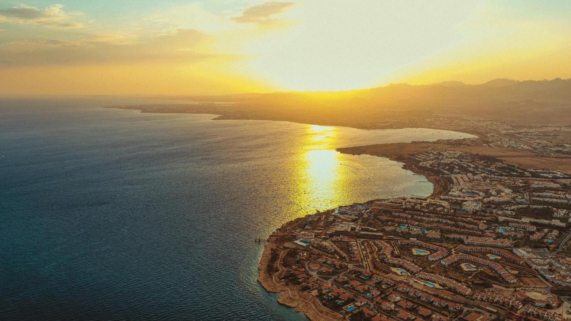 Domina Coral Bay Resort, Diving , Spa & Casino Sharm el-Sheikh Bagian luar foto Sunset over the Dead Sea