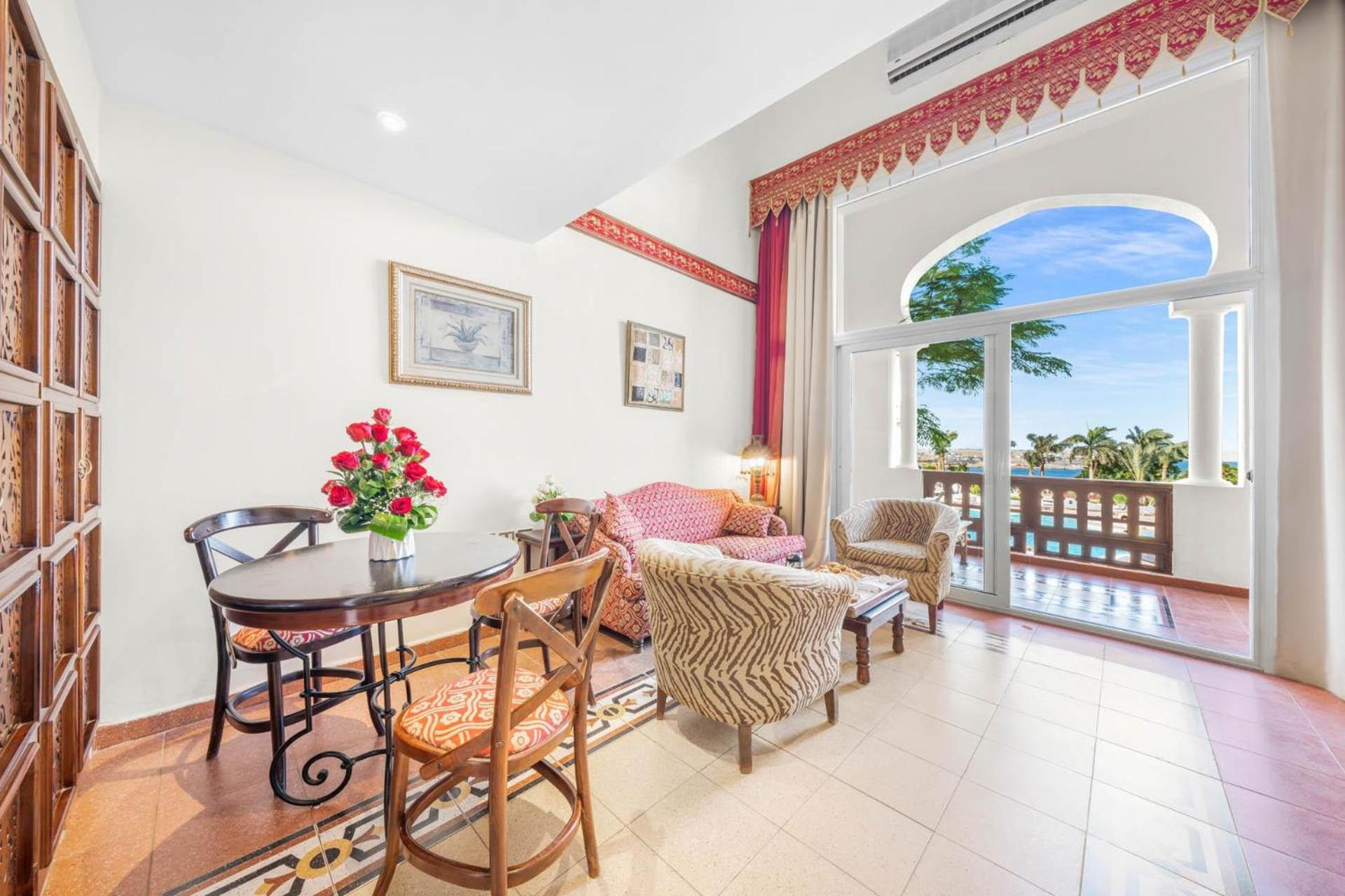Domina Coral Bay Resort, Diving , Spa & Casino Sharm el-Sheikh Bagian luar foto A typical living room in a condominium
